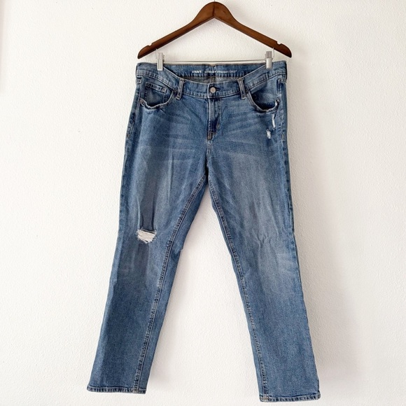 Old Navy Boyfriend Straight Distressed Jeans 14 Regular Relaxed Trendy Denim - Picture 2 of 8